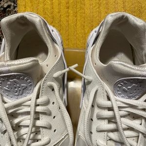 Women’s white Nike huarache